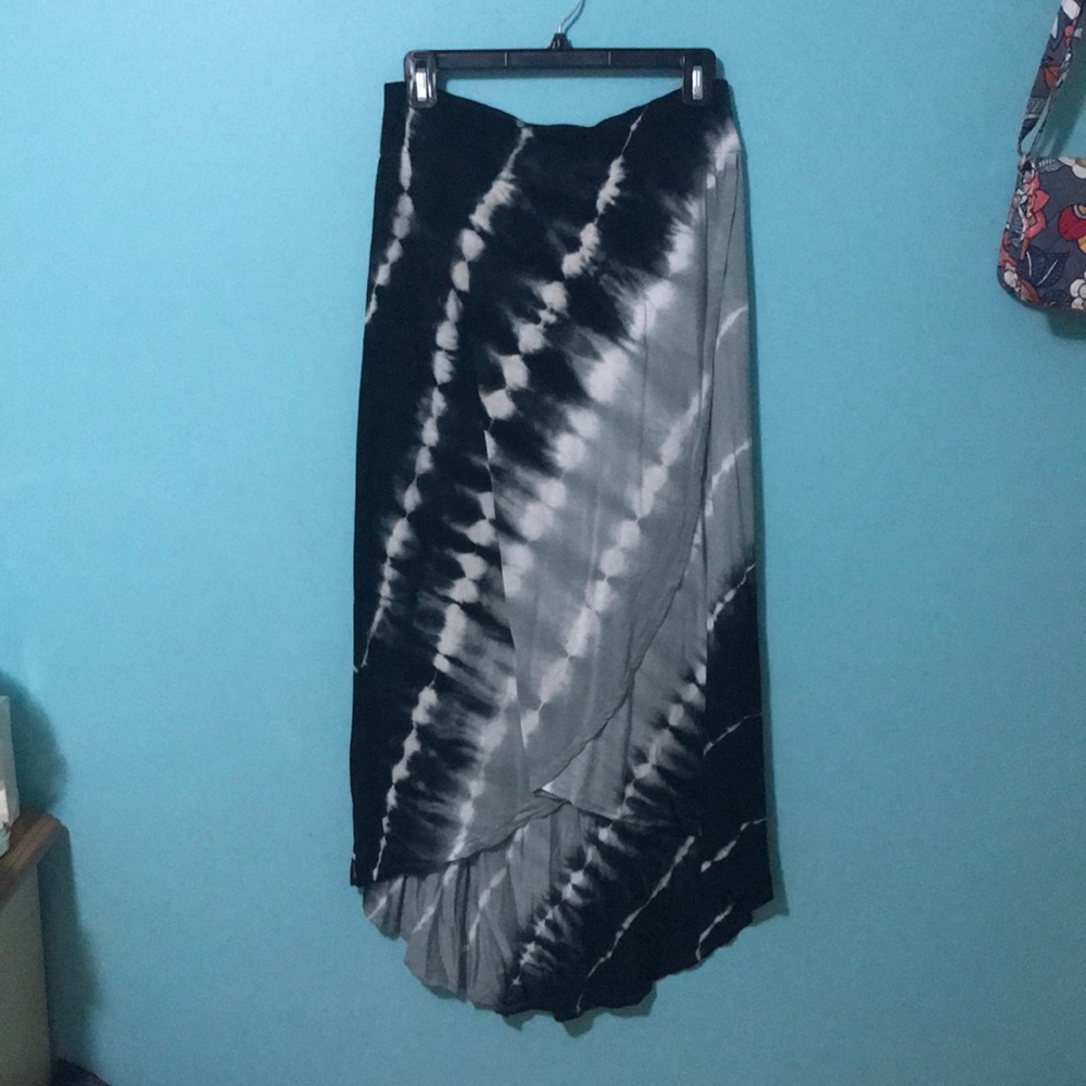 Black/White/Gray tie die long skirt.